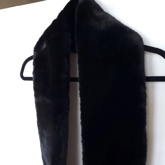 Max Studio Faux Fur Infinity Scarf Black Shearling Circle Loop Cowl Neck Warmer - Picture 3 of 7